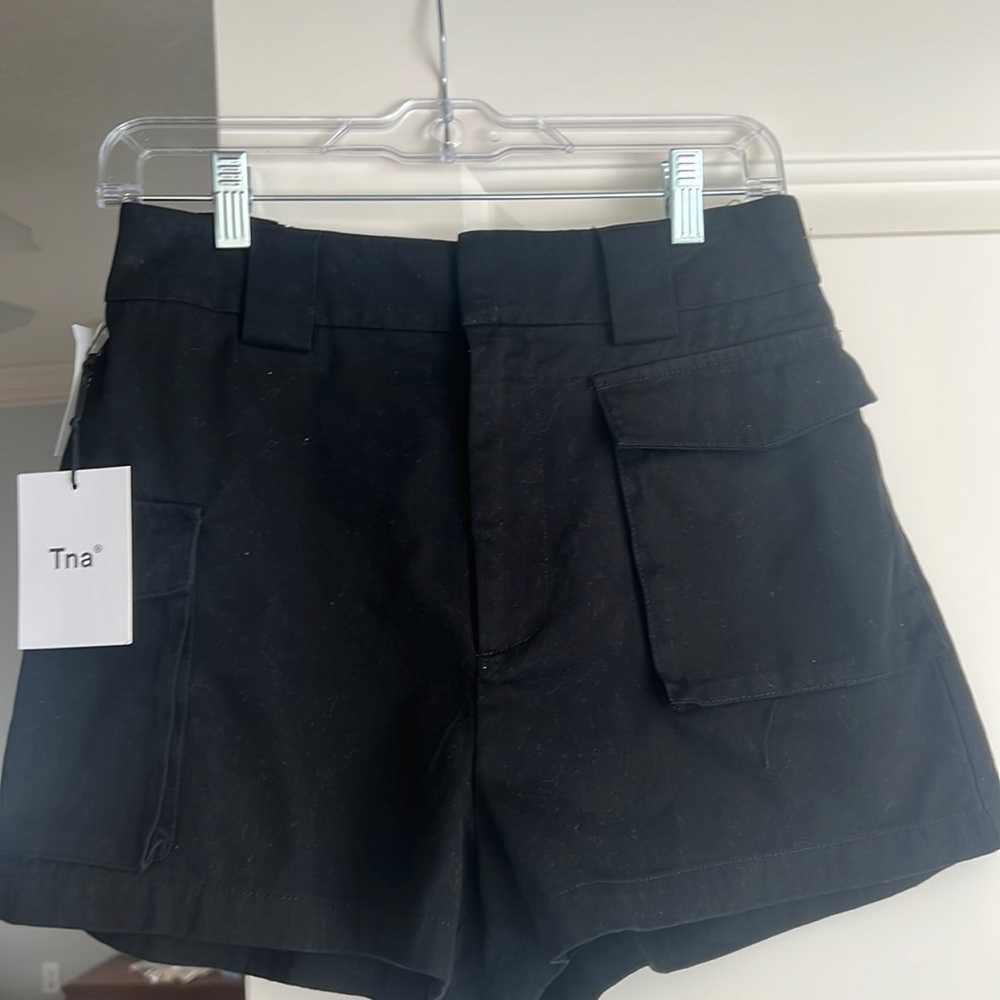 Aritzia TNA Black Cargo Shorts. BRAND NEW WITH TAGS